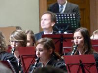 Die Vorständin des Orchester an ihrem Instrument:  Marita Karle am Weihnachtskonzert in Ihringen.